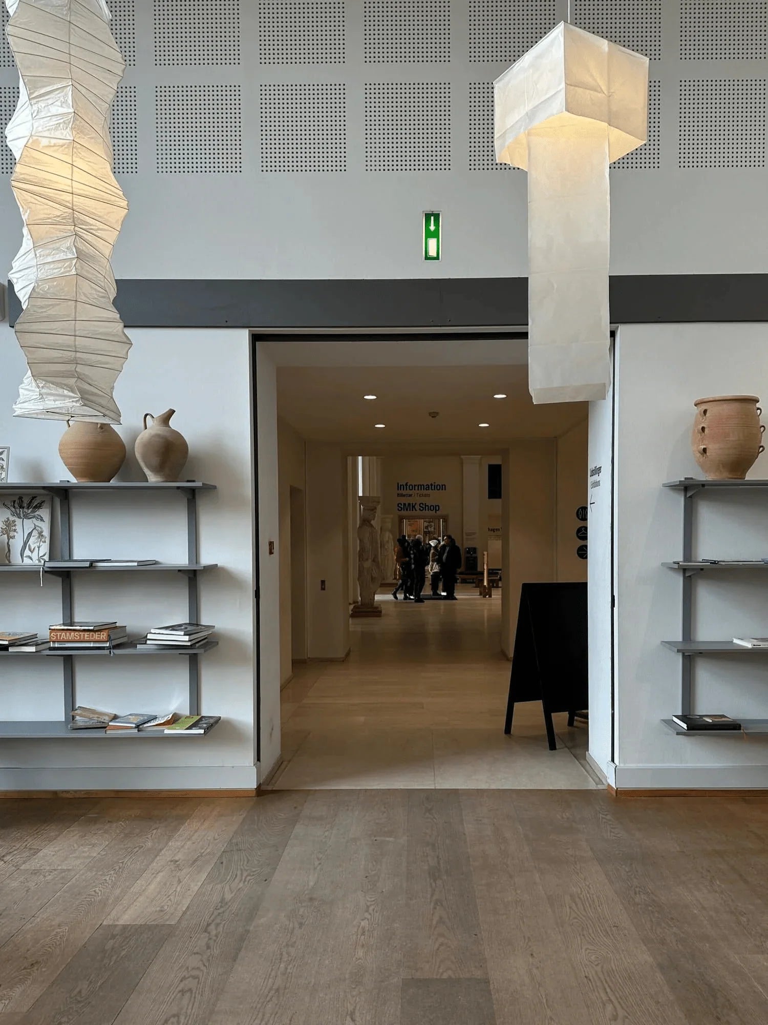 Akari 33N Pendant Light