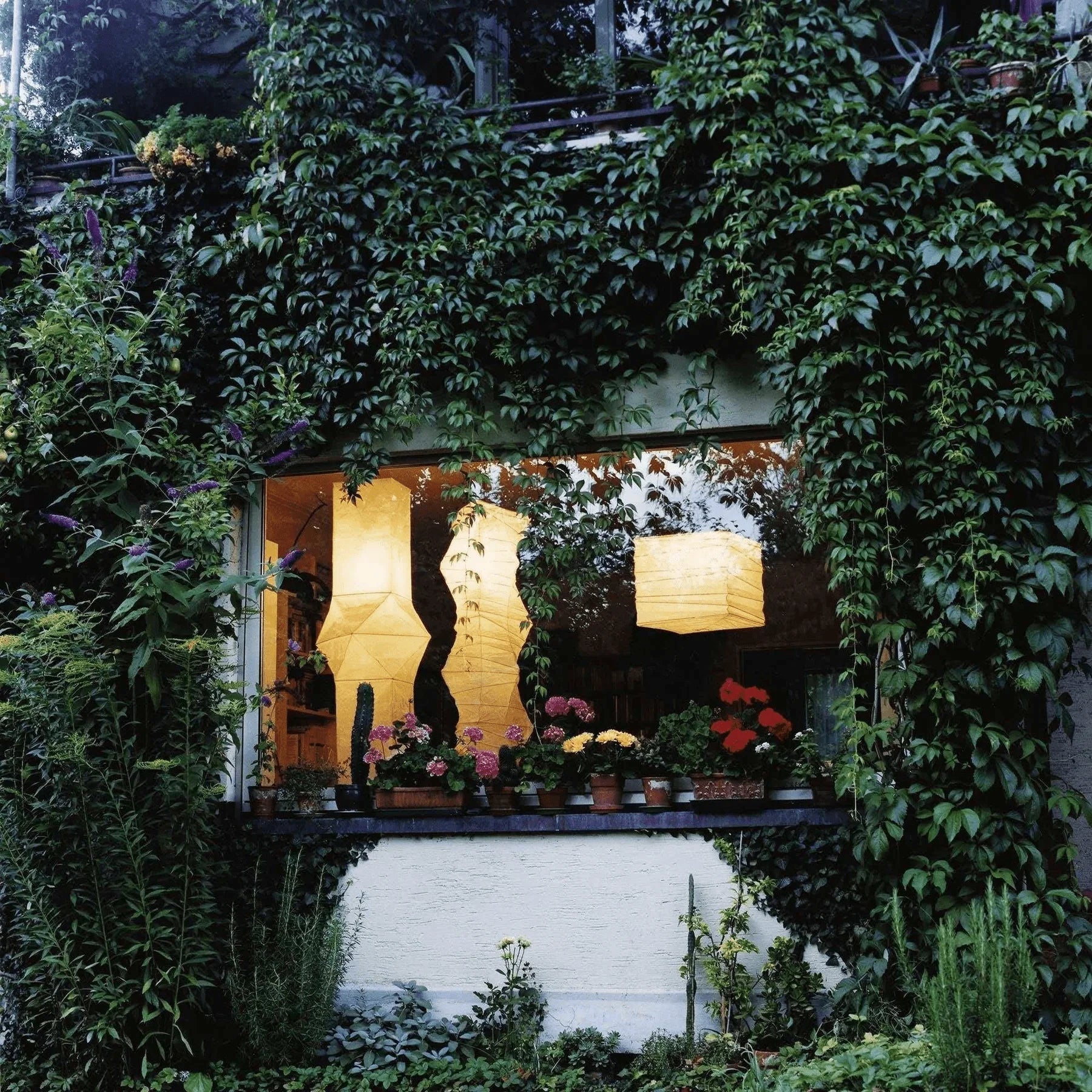 Akari 33N Pendant Light