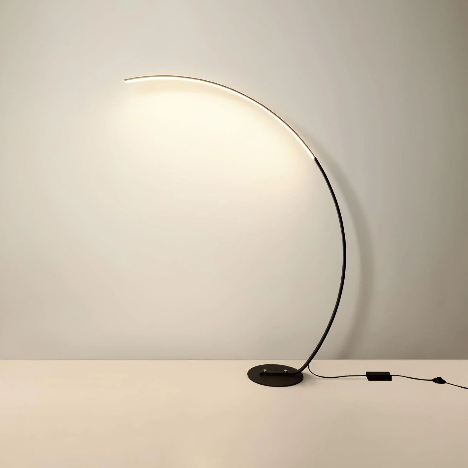 Arc LED Floor Lamp - Yiarolight