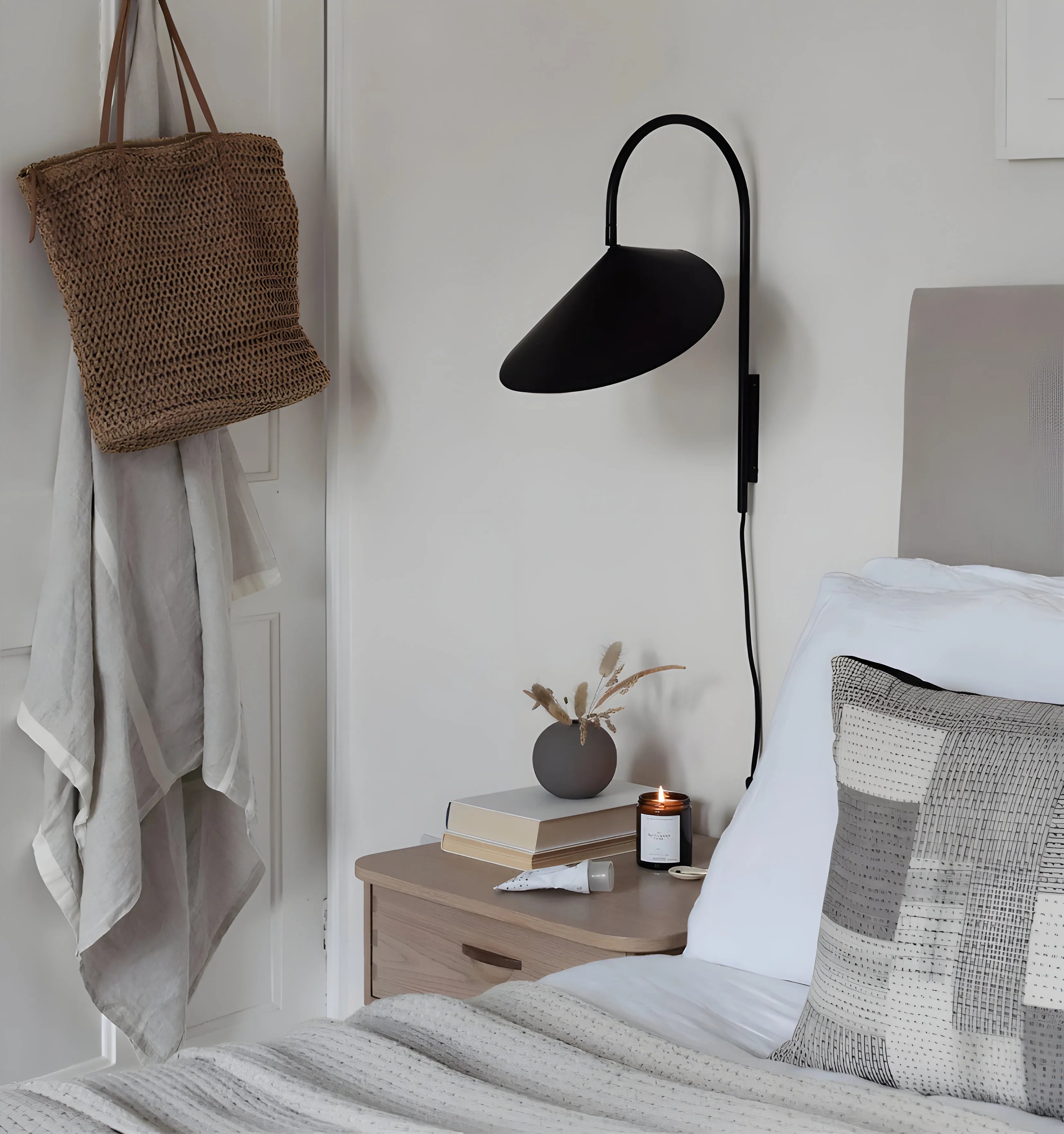 ARUM WALL LAMP