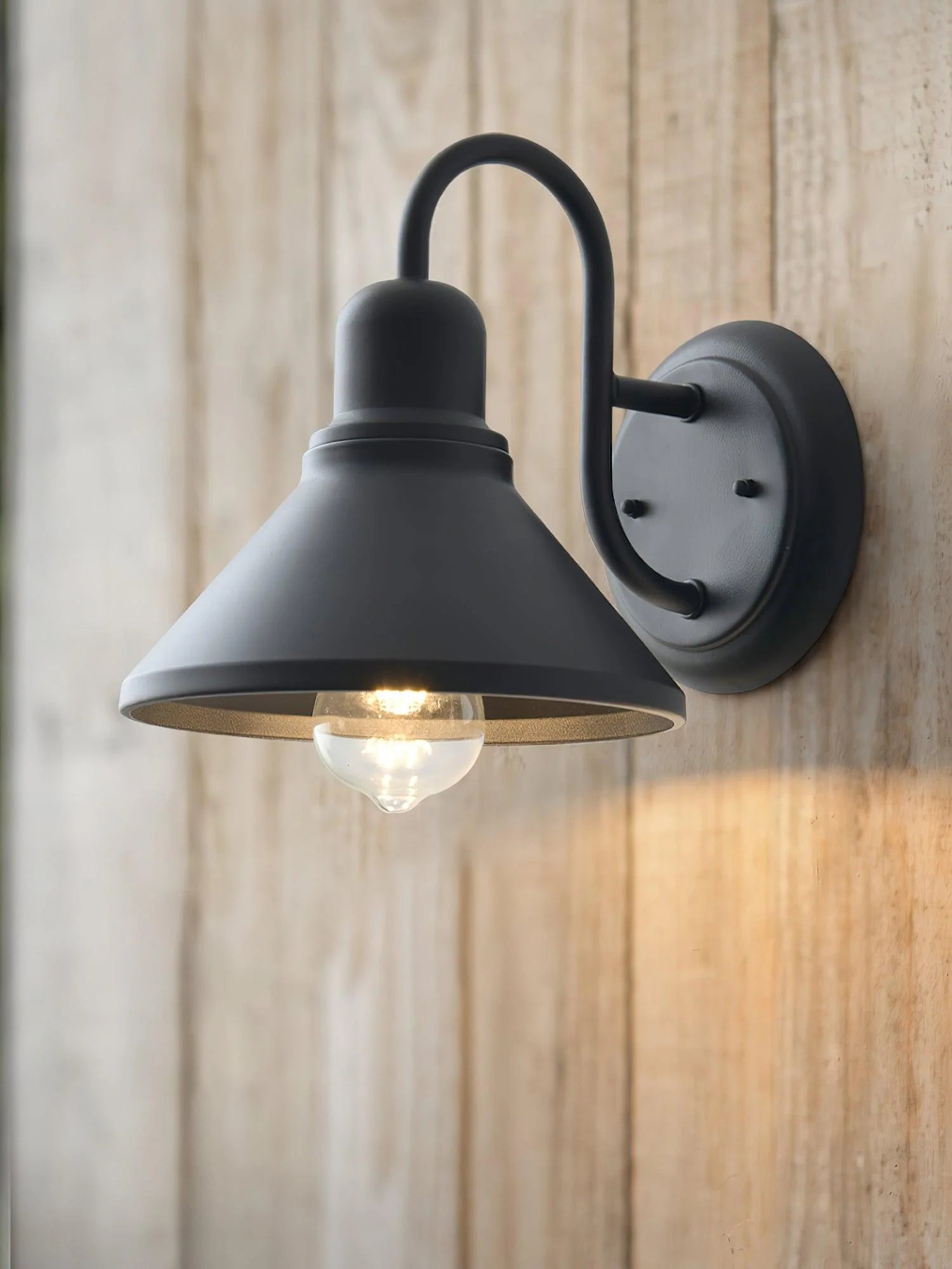 Fable Outdoor Wall Lamp - Yiarolight