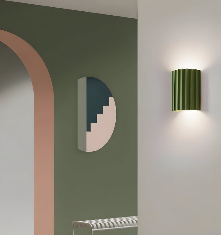 FLUTED RESIN WALL LAMP