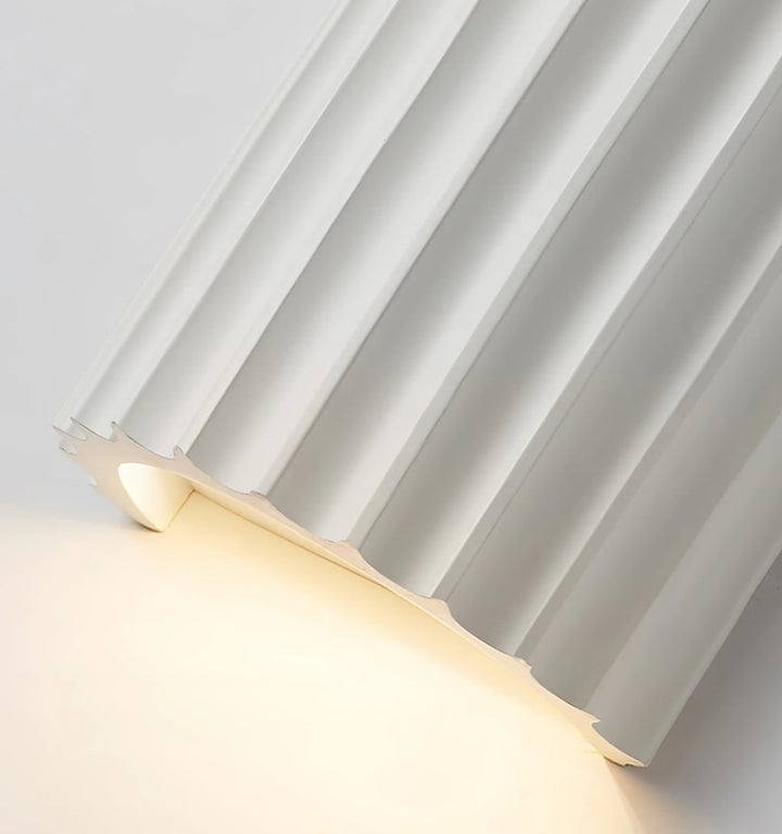 FLUTED RESIN WALL LAMP