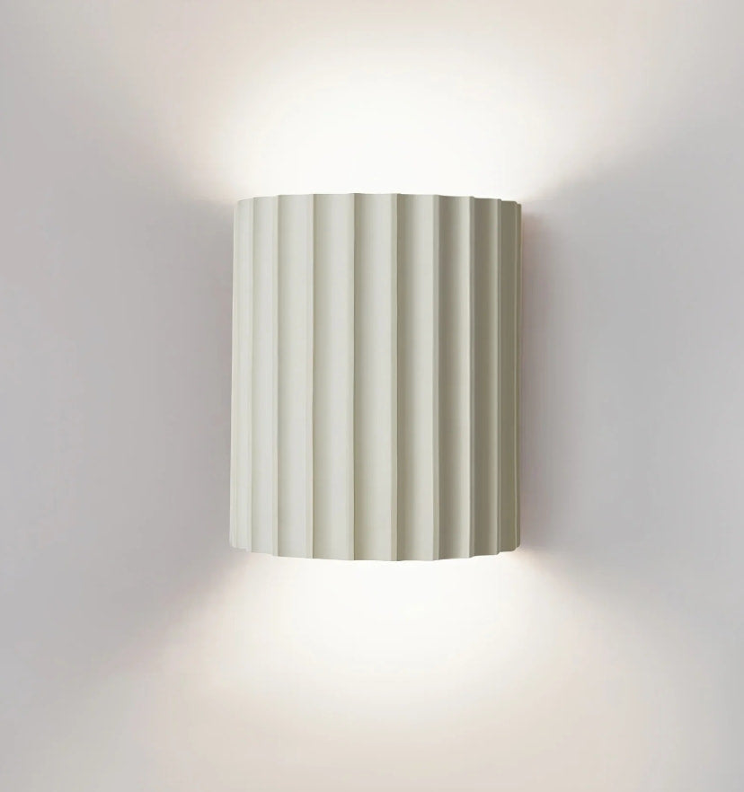 FLUTED RESIN WALL LAMP
