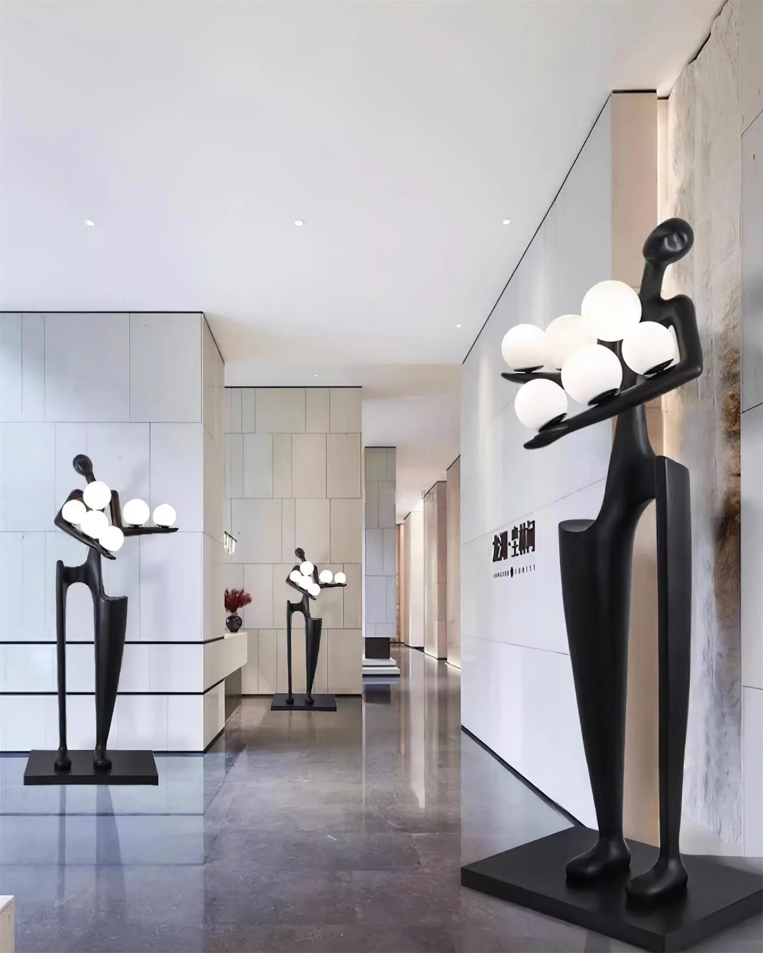 Guardian Sculpture Floor Lamp - Yiarolight