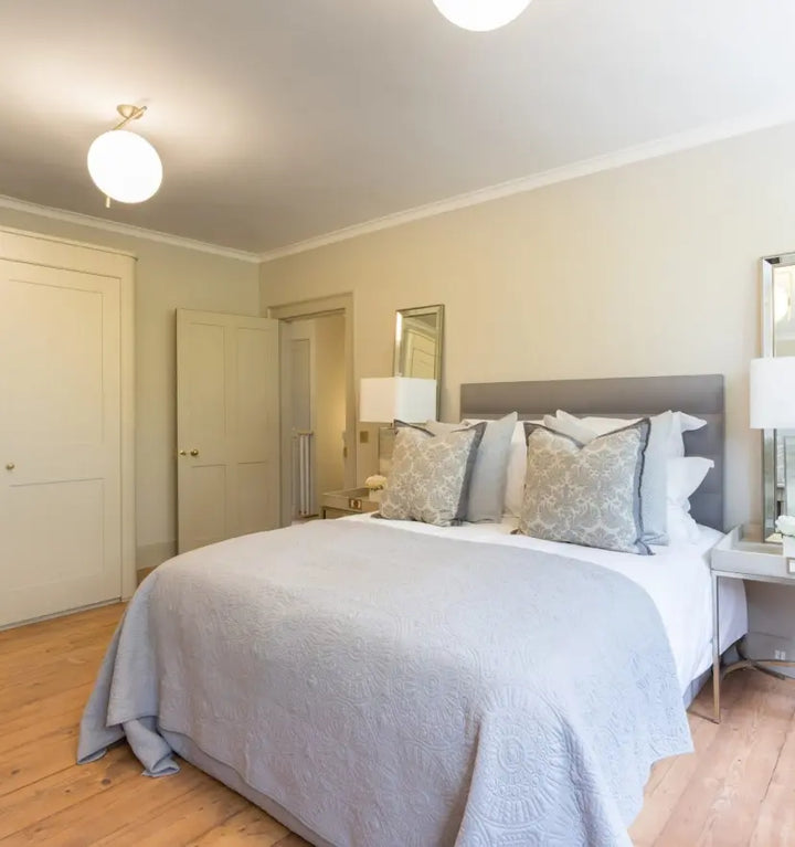 IC Wall Light