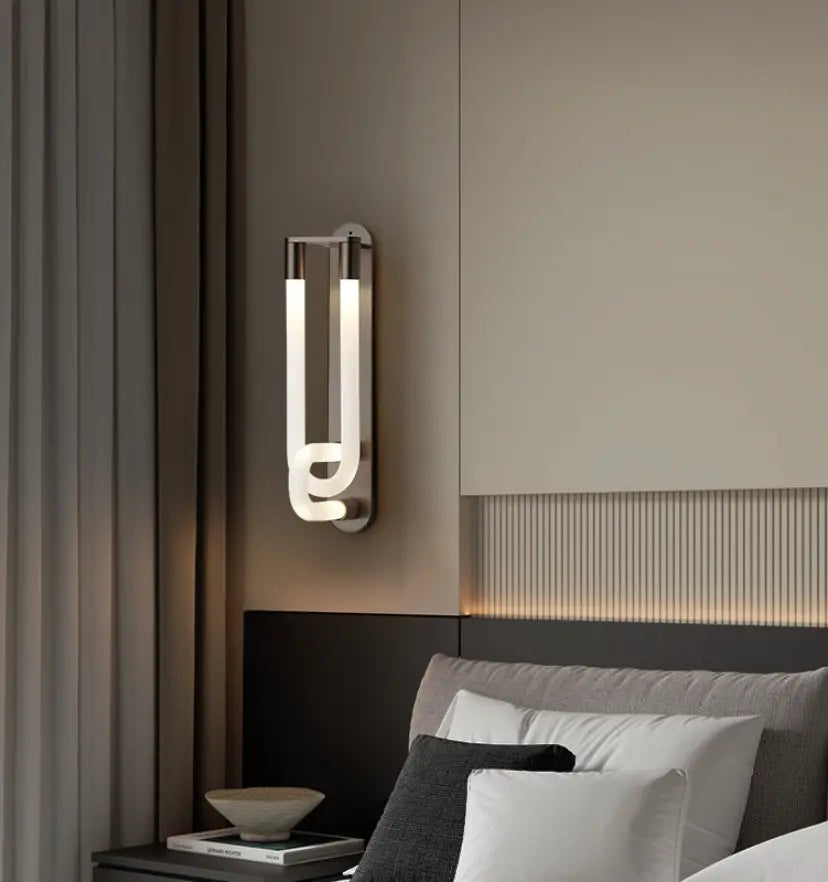 Loopi Wall Lamp