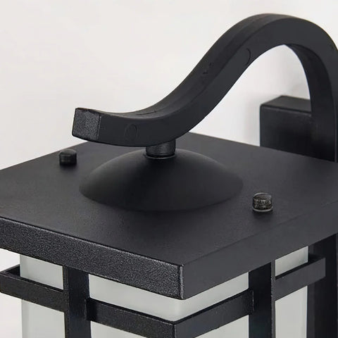 Madison Lantern Outdoor Wall Lamp - Yiarolight