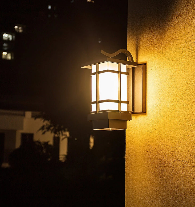 Madison Lantern Outdoor Wall Lamp - Yiarolight