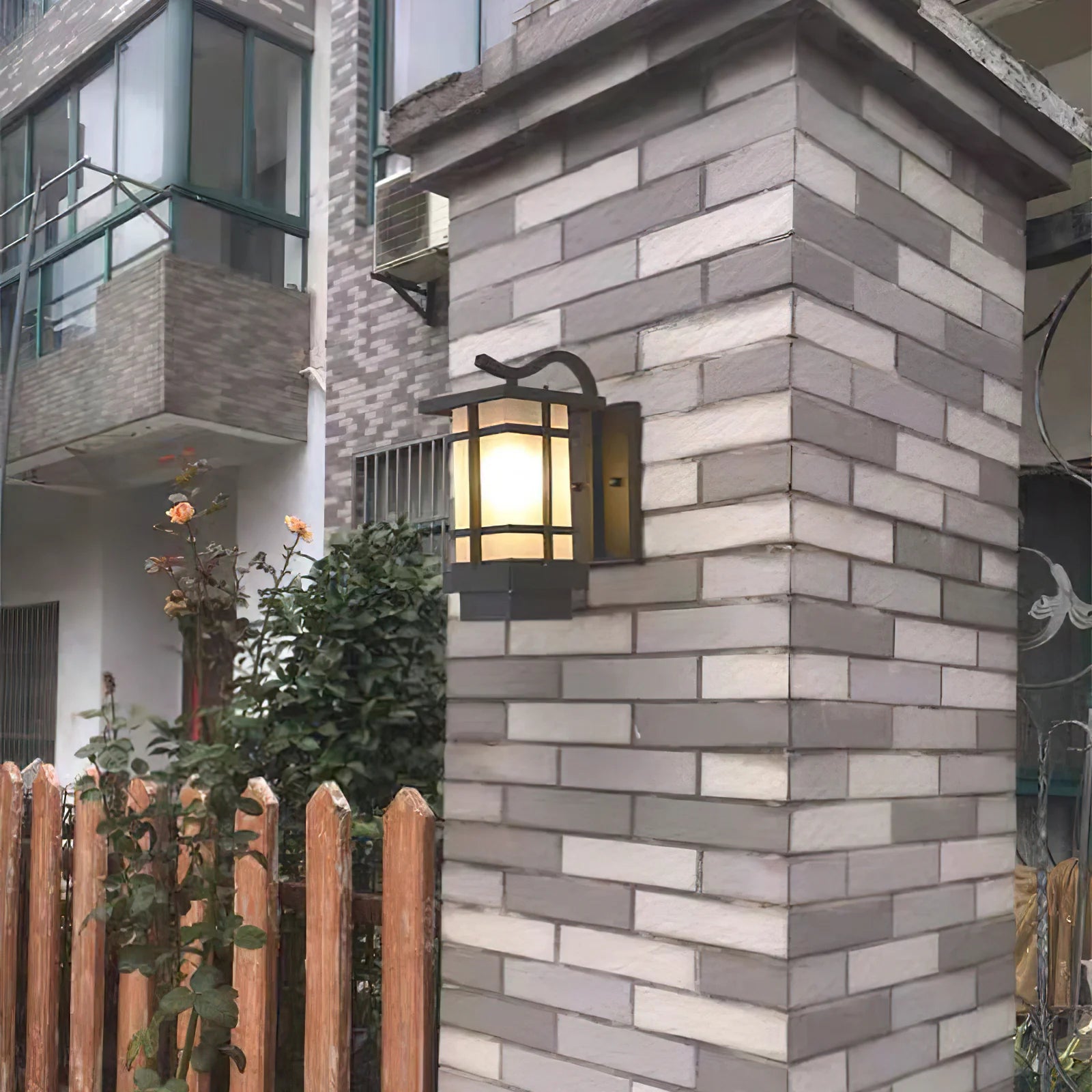 Madison Lantern Outdoor Wall Lamp - Yiarolight