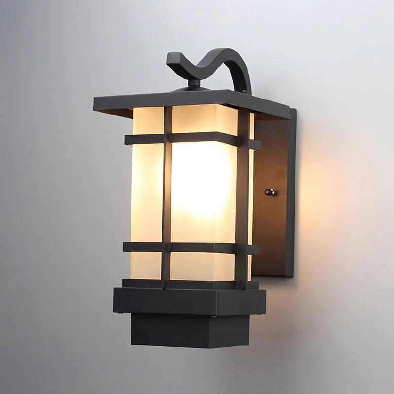 Madison Lantern Outdoor Wall Lamp - Yiarolight