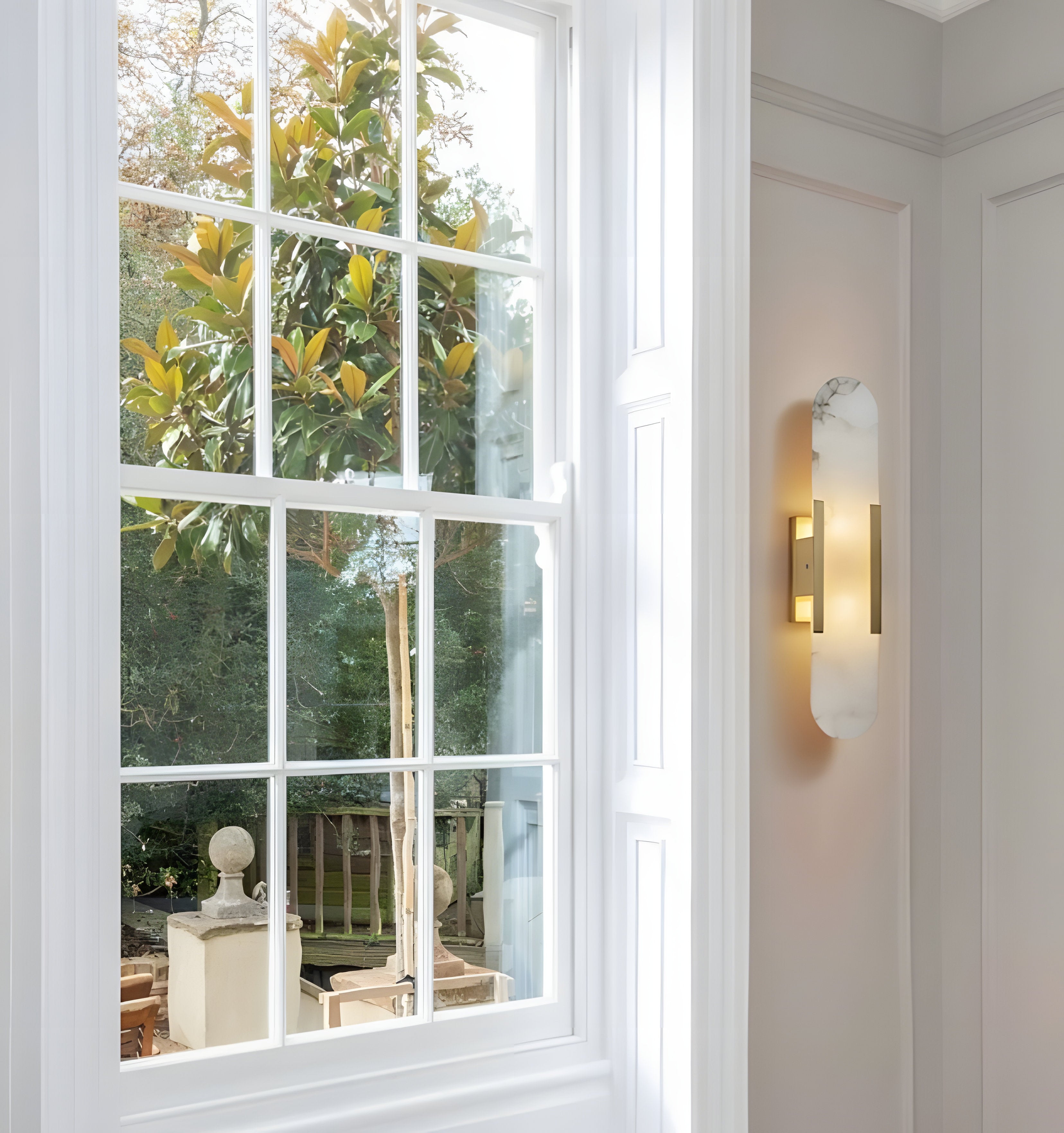 MELANGE ELONGATED ALABASTER WALL LAMP