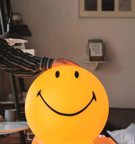 Mr Maria Smiley Table Lamp