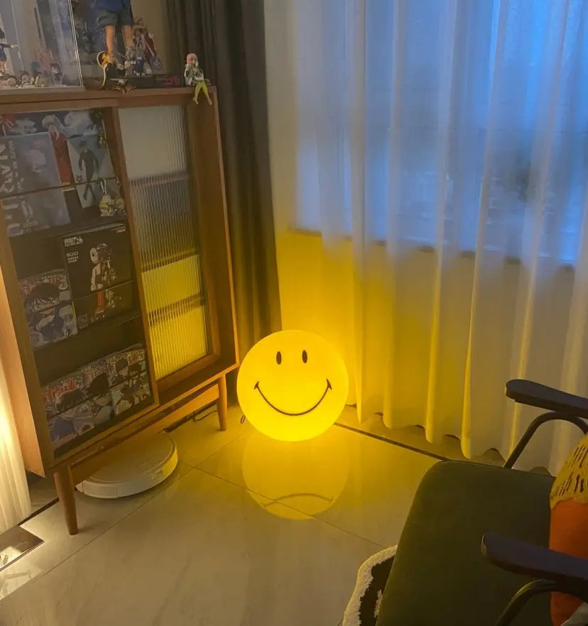 Mr Maria Smiley Table Lamp