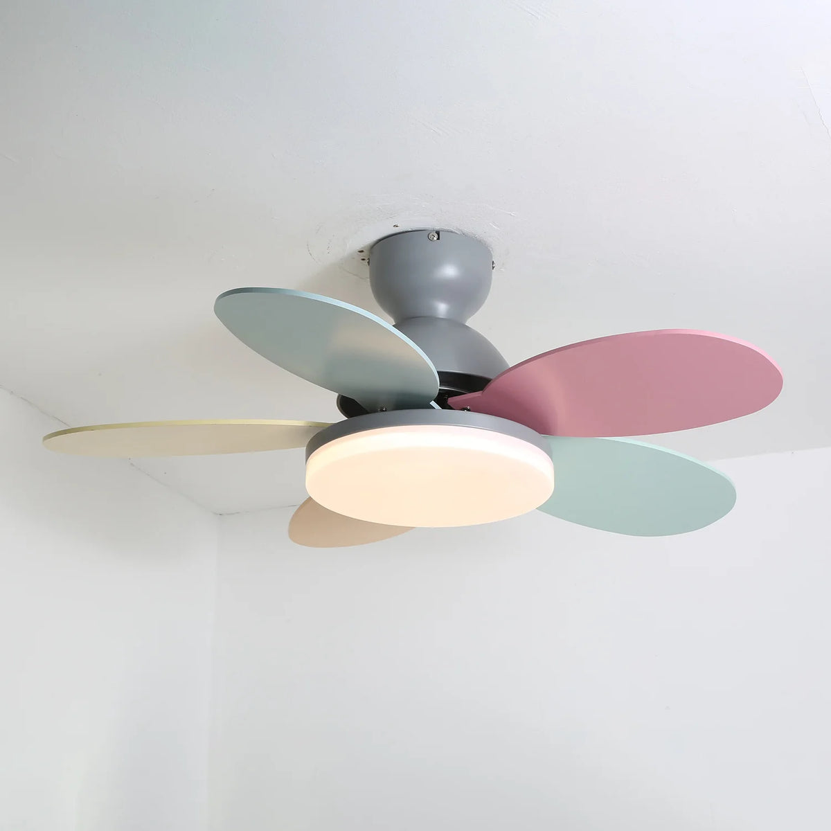 Petalo Ceiling Fan Light - Yiarolight
