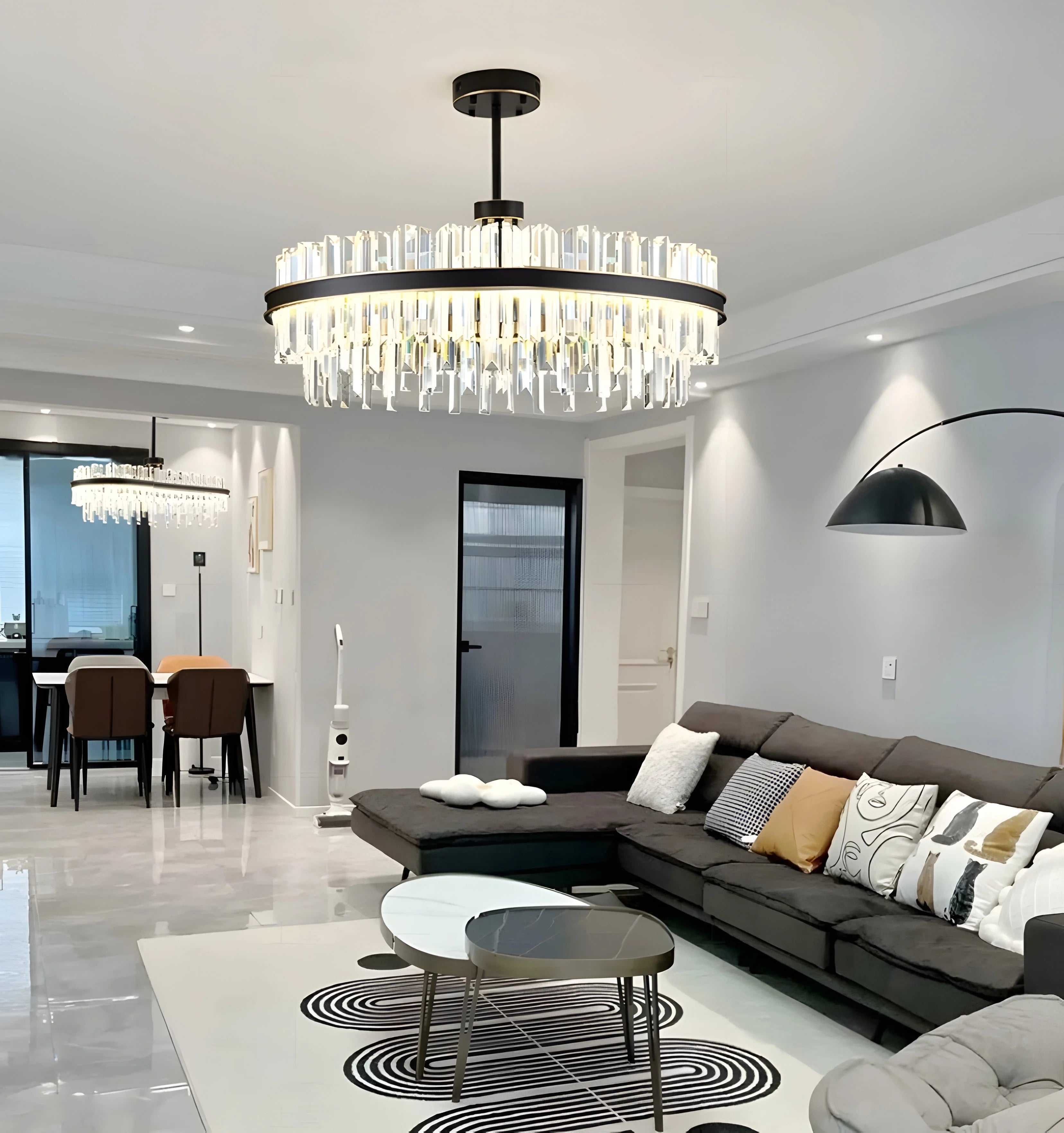 ROYAL BLACK GOLD RING CHANDELIER