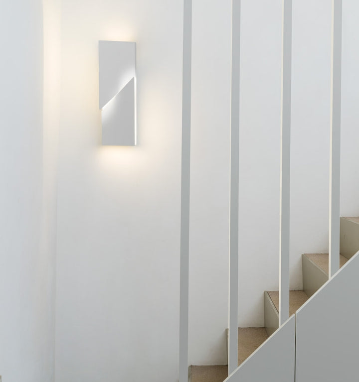 SHADOWS WALL LAMP