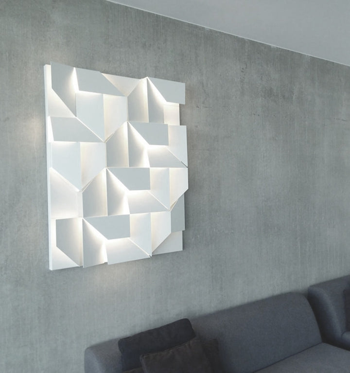 SHADOWS WALL LAMP