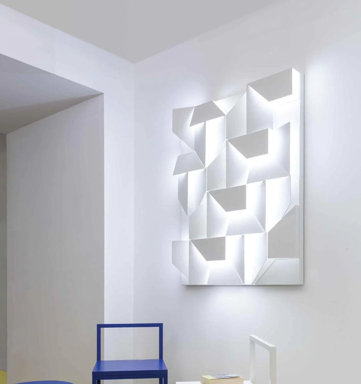 SHADOWS WALL LAMP