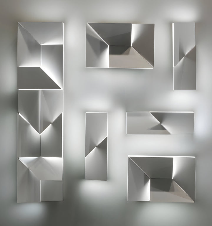 SHADOWS WALL LAMP