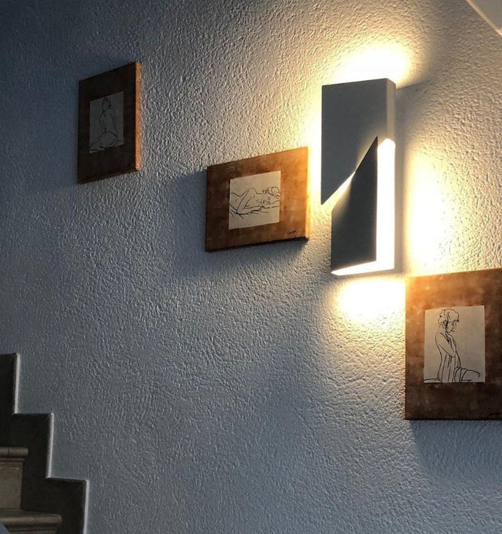 SHADOWS WALL LAMP