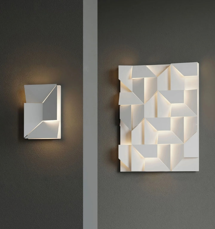 SHADOWS WALL LAMP