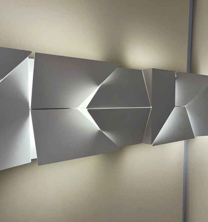 SHADOWS WALL LAMP