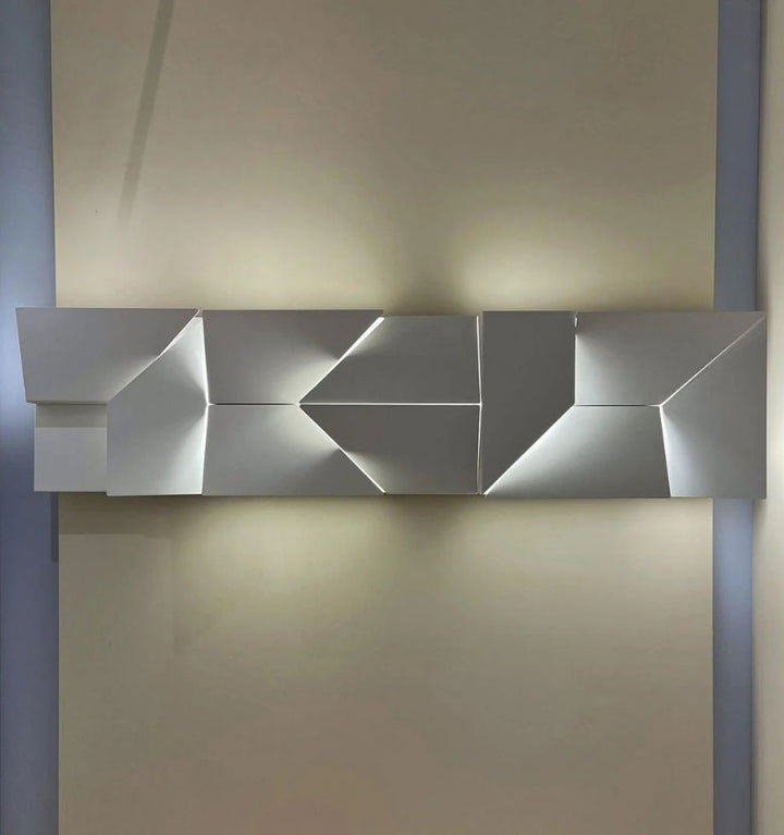 SHADOWS WALL LAMP