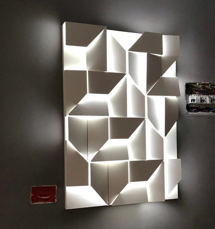 SHADOWS WALL LAMP