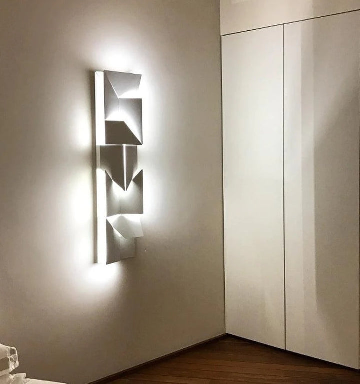 SHADOWS WALL LAMP