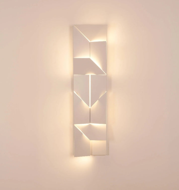 SHADOWS WALL LAMP