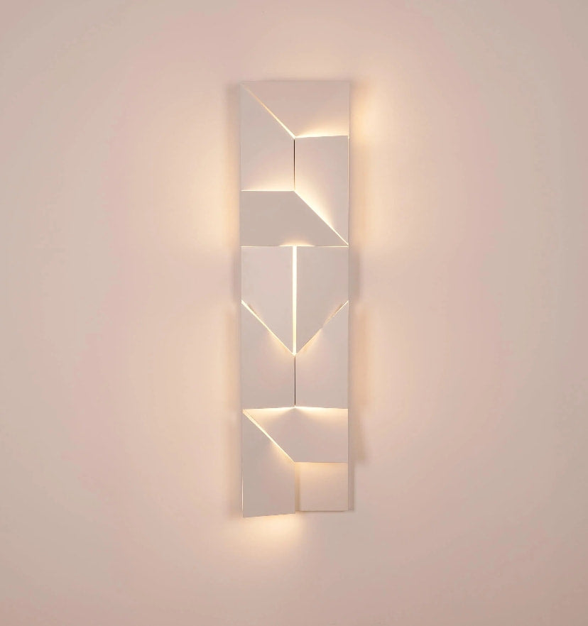 SHADOWS WALL LAMP