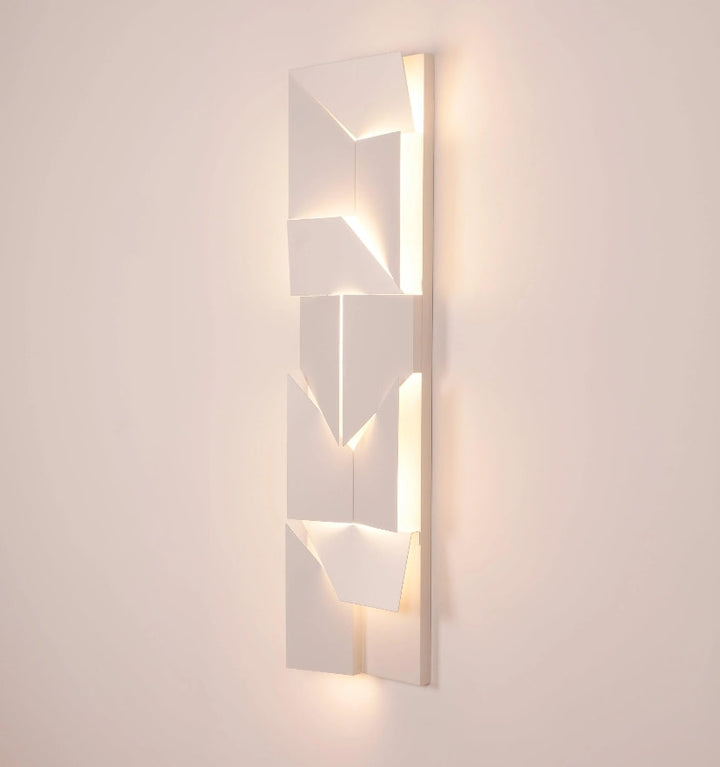 SHADOWS WALL LAMP