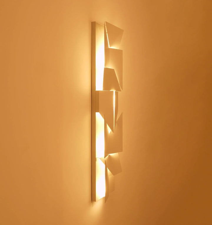 SHADOWS WALL LAMP