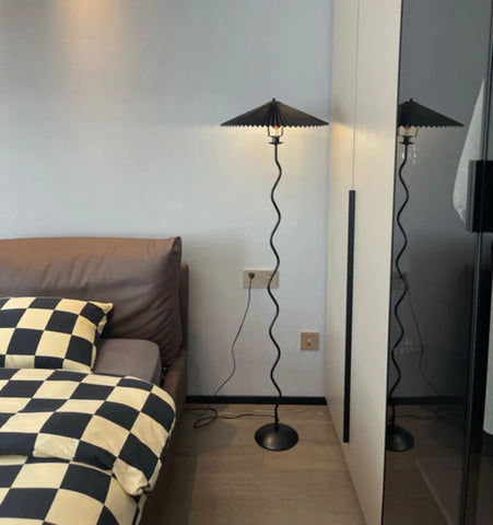 SQUIGGLE FLOOR LAMP