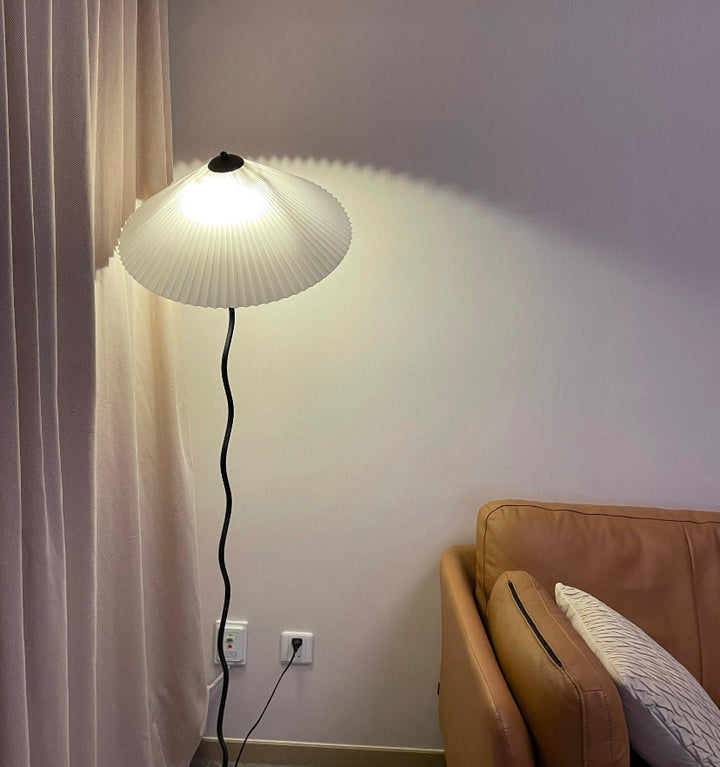 SQUIGGLE FLOOR LAMP