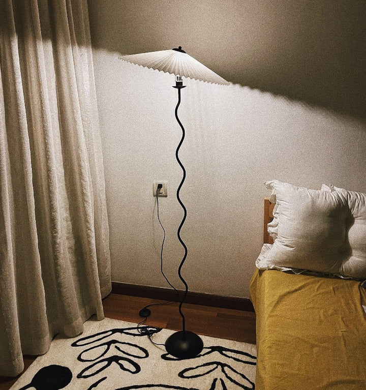 SQUIGGLE FLOOR LAMP