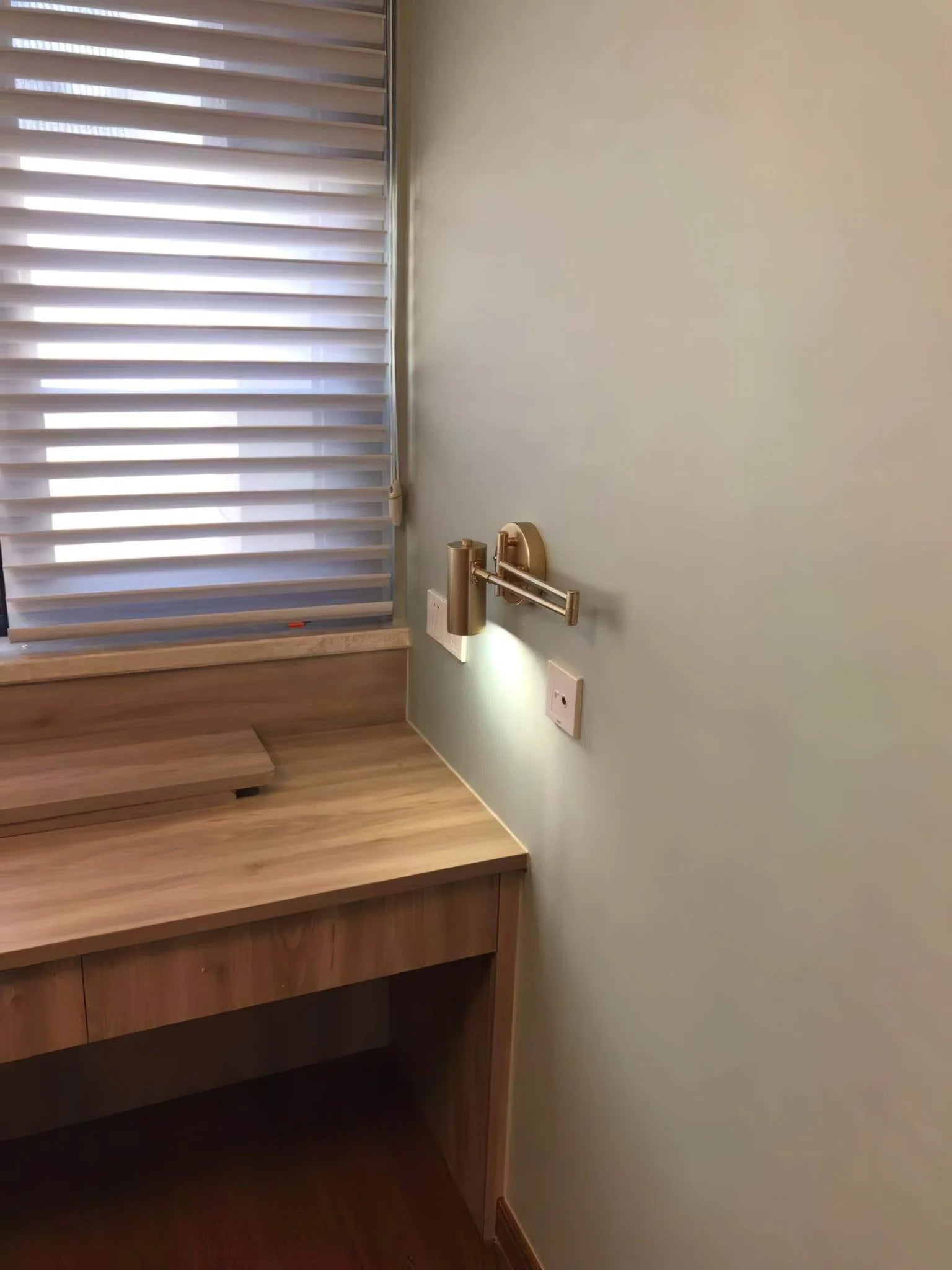 Swing Arm Wall Sconce - Yiarolight