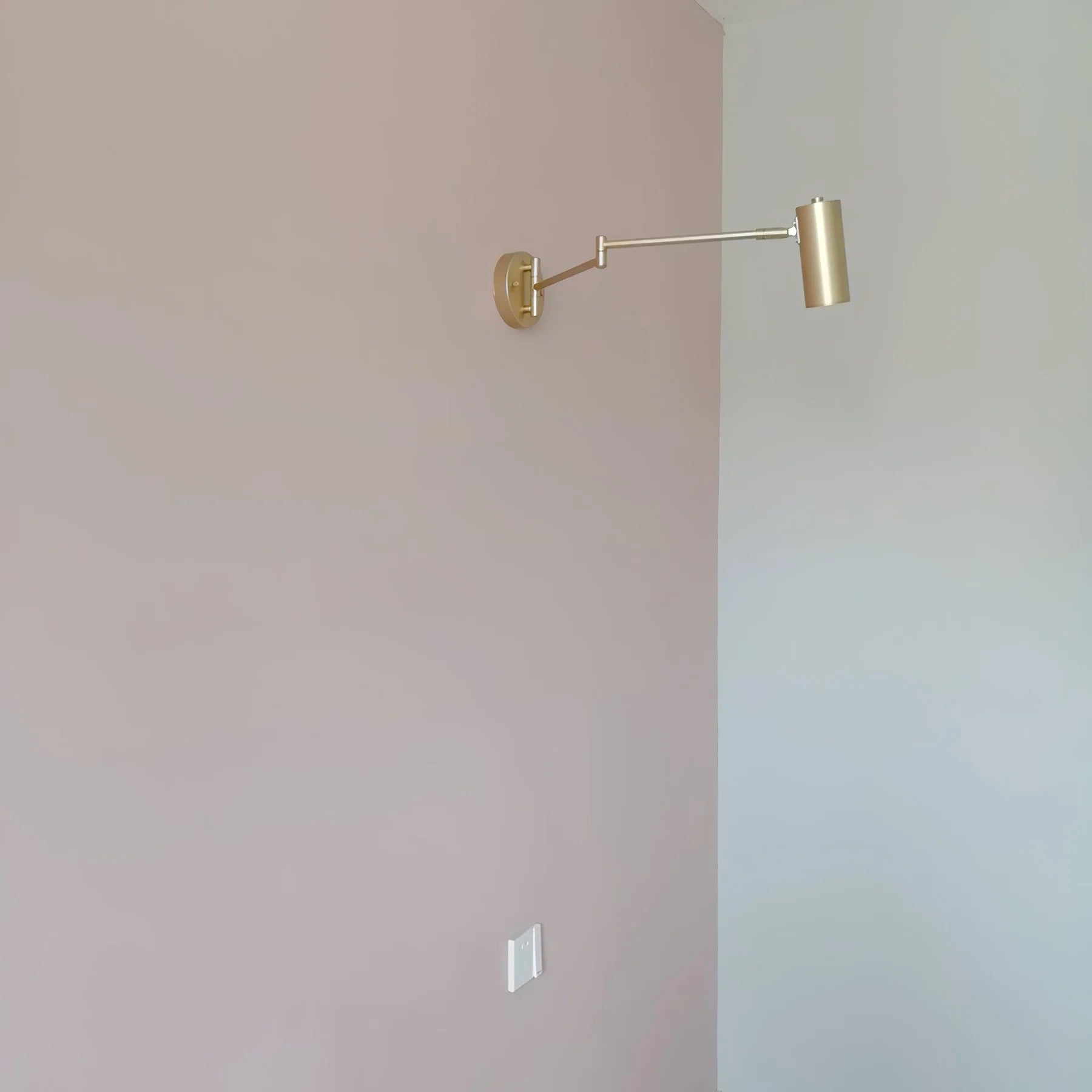 Swing Arm Wall Sconce - Yiarolight