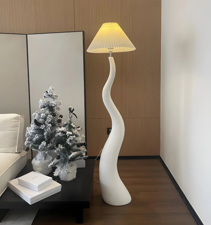 TWISTED PLEATED FLOOR LAMP