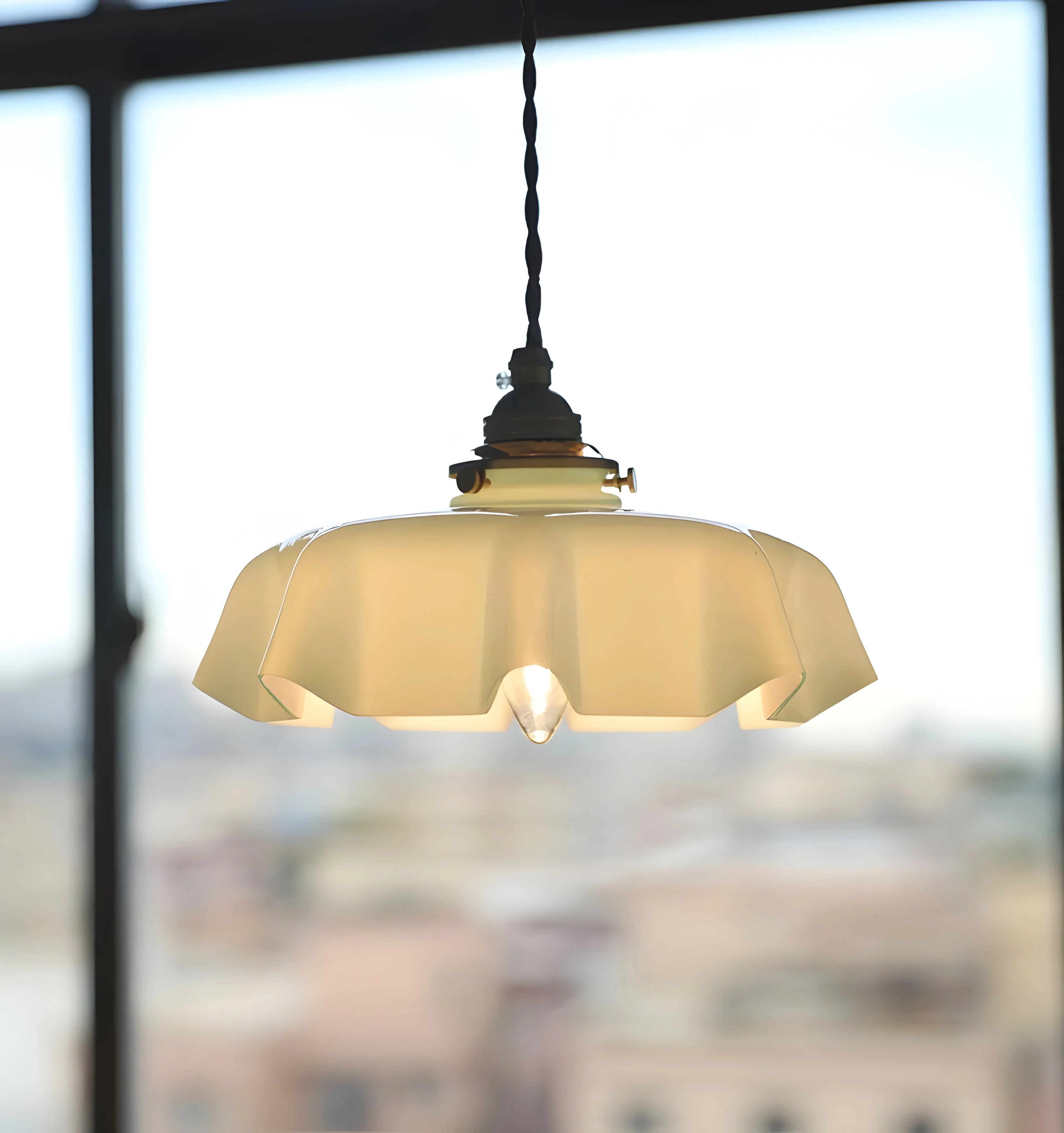 VINTAGE FLORAL PENDANT LIGHT